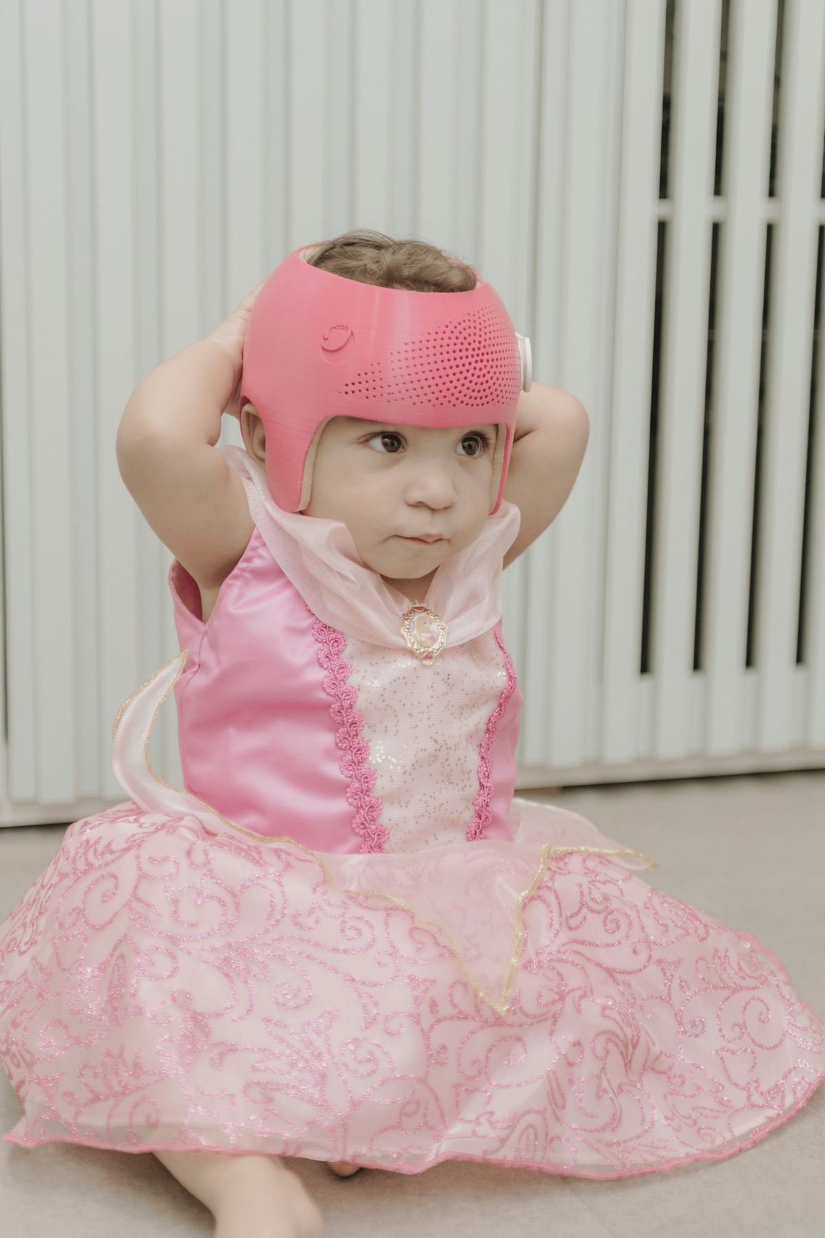Bebê usando órtese craniana C-Moon