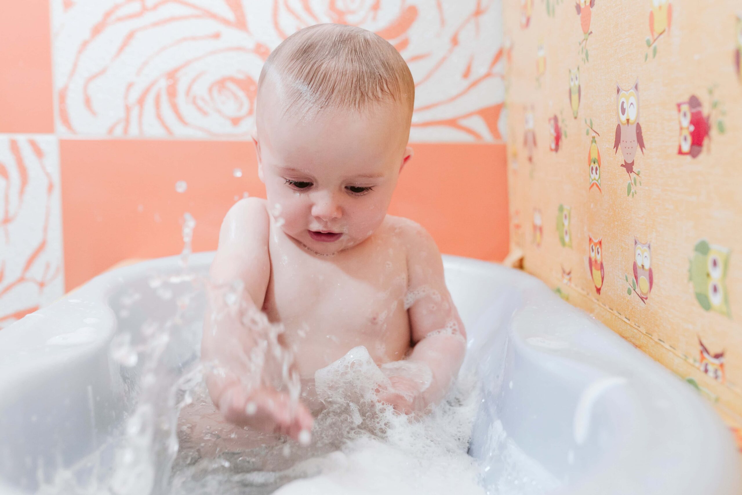 Banho Seguro para Bebês: 9 Dicas para Garantir a Segurança e o Conforto